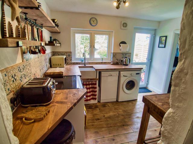 Knocker Cottage Is A 3 Bedroom Made Up Of 1 Double Bedroom And 2 Small Double Bedrooms In Small Village 10 Min To Beaches Camborne Zewnętrze zdjęcie