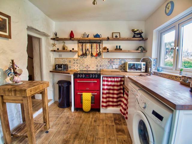 Knocker Cottage Is A 3 Bedroom Made Up Of 1 Double Bedroom And 2 Small Double Bedrooms In Small Village 10 Min To Beaches Camborne Zewnętrze zdjęcie